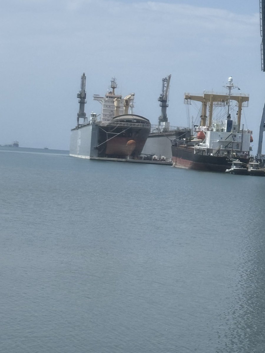 Heureux de constater que le chantier  naval fonctionne ! Notre plaidoyer décisif face au fournisseur et au bailleur de fonds hollandais a Amsterdam n’aura pas été vain : encore un atout à rentabiliser par une gouvernance solide