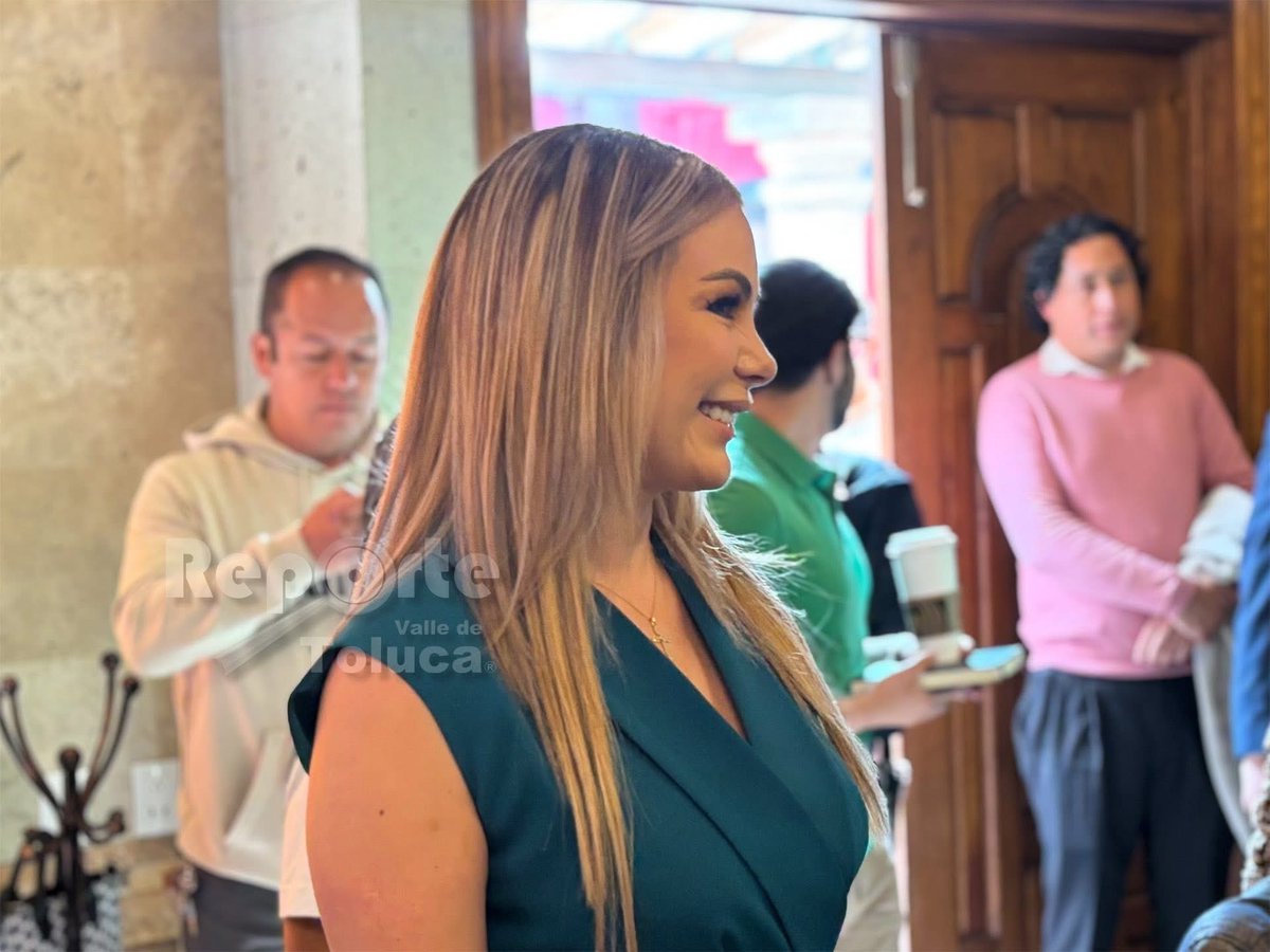 ReporteToluca's tweet photo. #Entérate 🟢 Ex priísta y ex esposa de Montiel, se pone el Chaleco Verde
El dirigente del Partido Verde EdoMéx, #PepeCouttolenc, anunció la llegada de #KarlaCortés al partido, a quien calificó como un perfil de mucho trabajo y grandes resultados. https://t.co/DgFMGXMZF2
