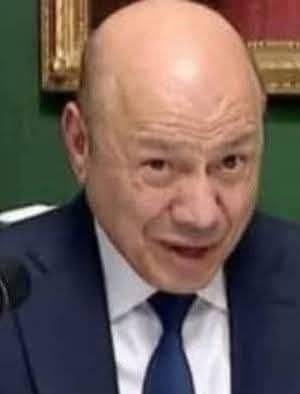 اشهد لله انني استحي ان يكون هذا العميل المرتزق رئيس يمثل يمن التاريخ والحضارة 
شعب يتجاوز اربعين مليون منهم العالم 
والشيخ والدكتور والمنهدس والقائد شعب عظيم 
لايرضى بالذل والخنوع أمام المجتمع الدولي 

ماذا جرى لكم ياحرار اليمن ربي أقم الساعة