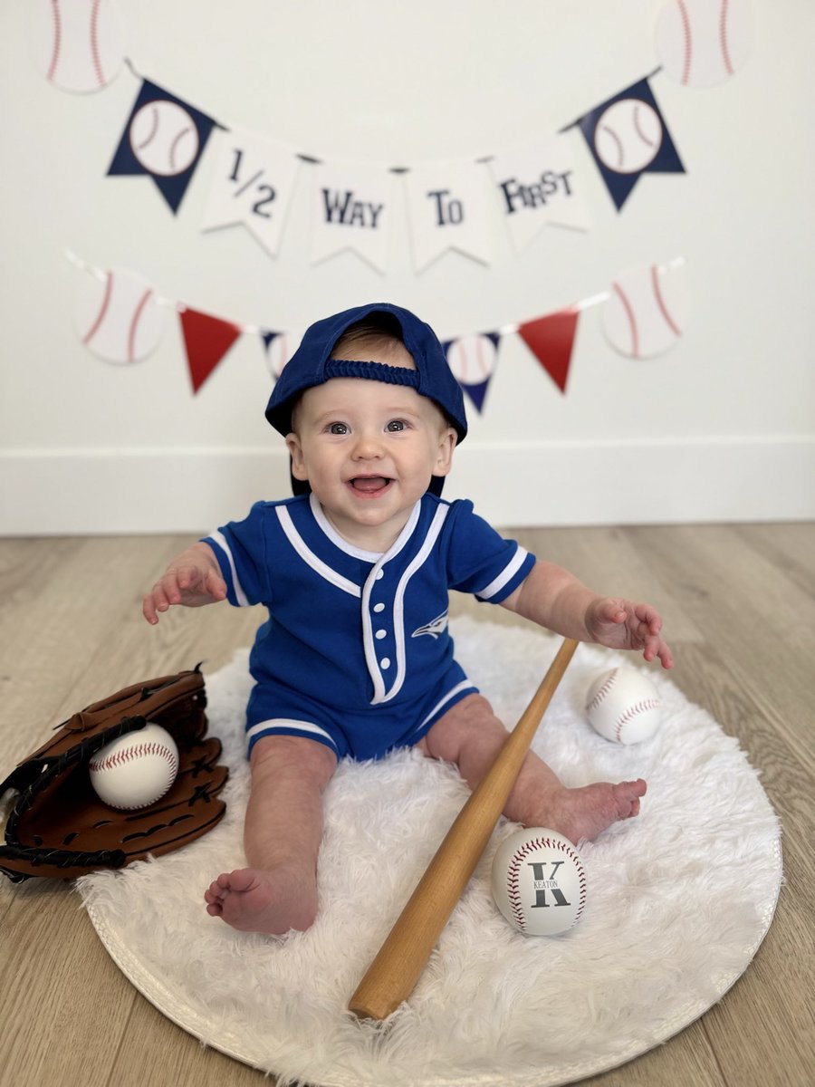 dlw94's tweet photo. @BlueJays #DialTheDugout this 6 month old is halfway to first, and ready to dial the dugout!! ✈️ ⚾️ https://t.co/D8I1KtihJ5