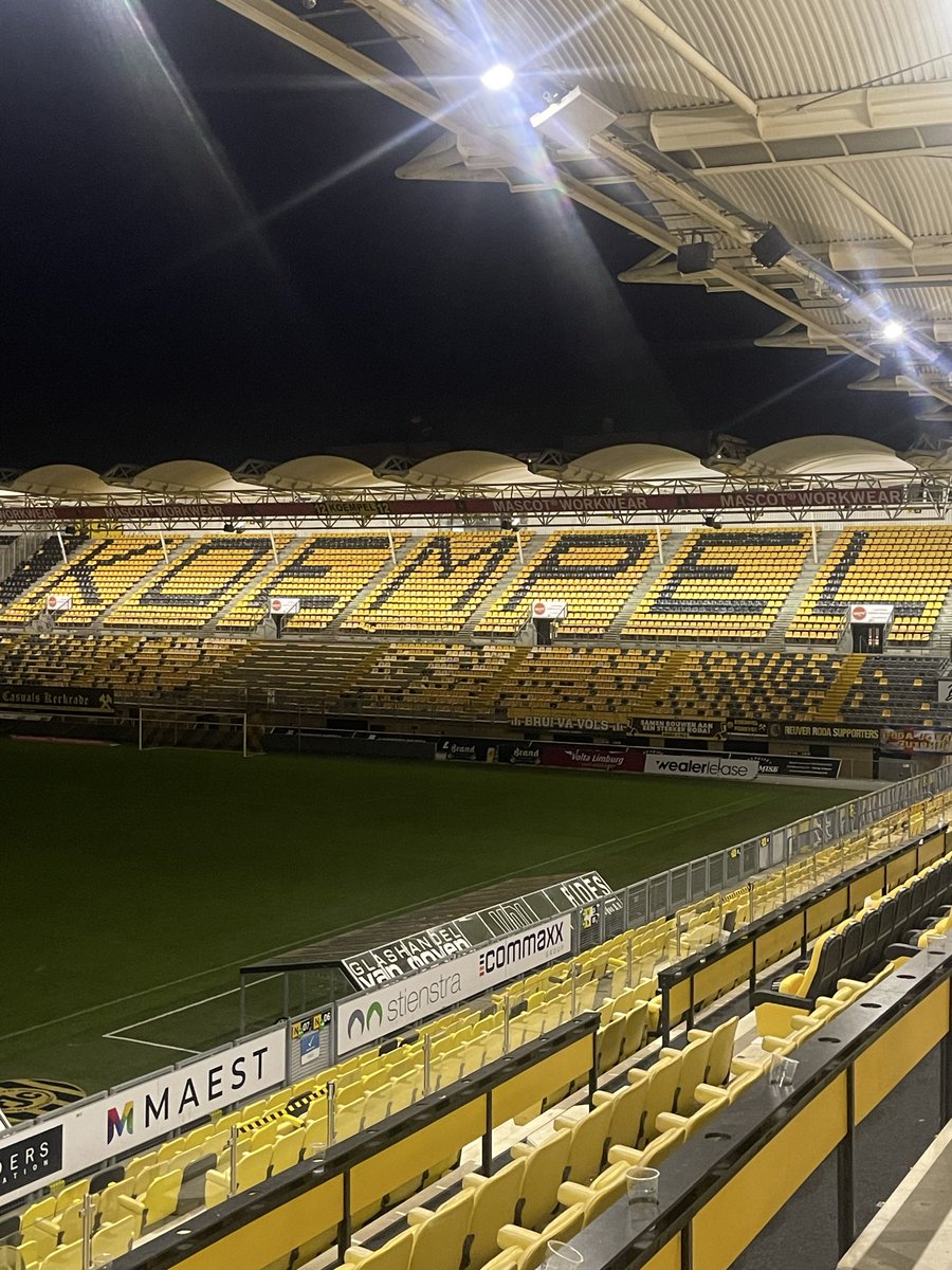 EigenwijzeTine's tweet photo. Oh, wie ist das schรถn
Oh, wie ist das schรถn
So was hat man lange nicht gesehn
So schรถn, so schรถn!
#RODdbo #ForzaRoda #RodaJCKerkrade #losmerjoa #nulviervijf https://t.co/bVo5RkeOc0