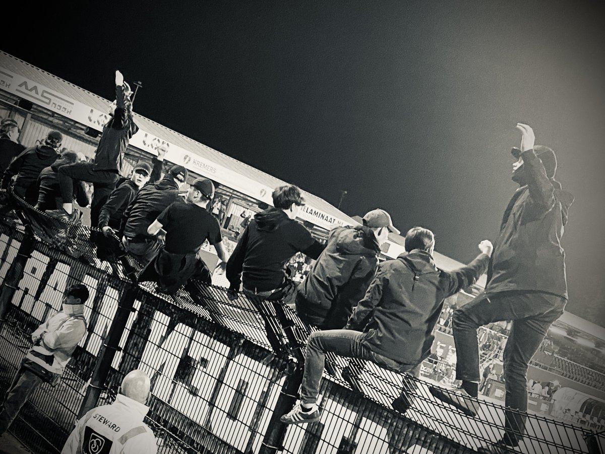 Bazzhen's tweet photo. Lekker potje! #einvit #vitesse https://t.co/AiK31x1rKk