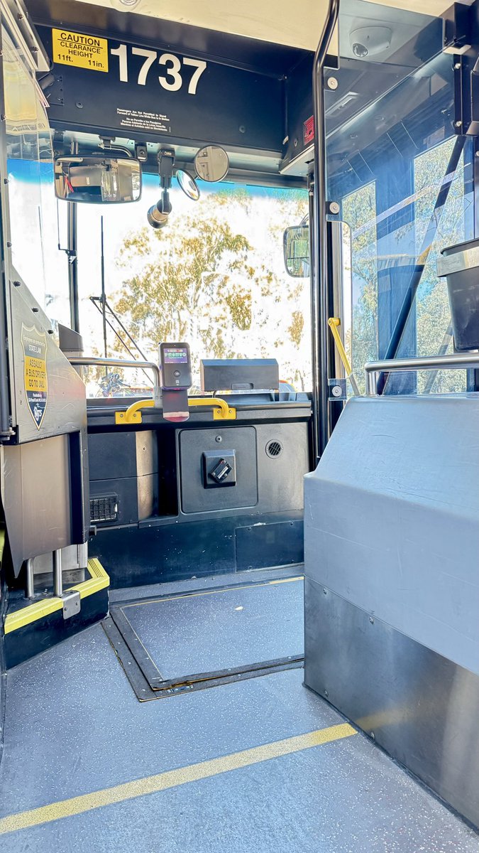 CGProgram's tweet image. Taking the bus to the beach. Cadence explained to me how to pay with my phone. And…. I basically held up the entire bus because I couldn’t figure it out! I heard her voice quietly say, “Uh, Daddy……”😂🤦🏻♂️
