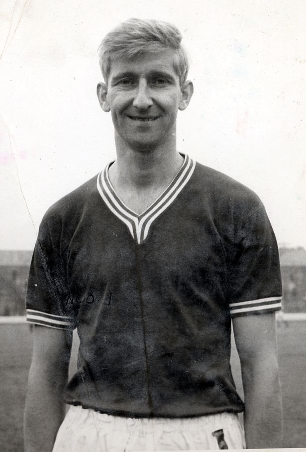How old do you think Ally MacLeod was here, turning out for Third Lanark? Good strip btw.

I'll tell you, 18. 18! In 1949. He looks exactly the same in 1978 minus a bit of hair.

Occasionally I'd get a lift back from football in his Jag, his son was at the same boys' club😀