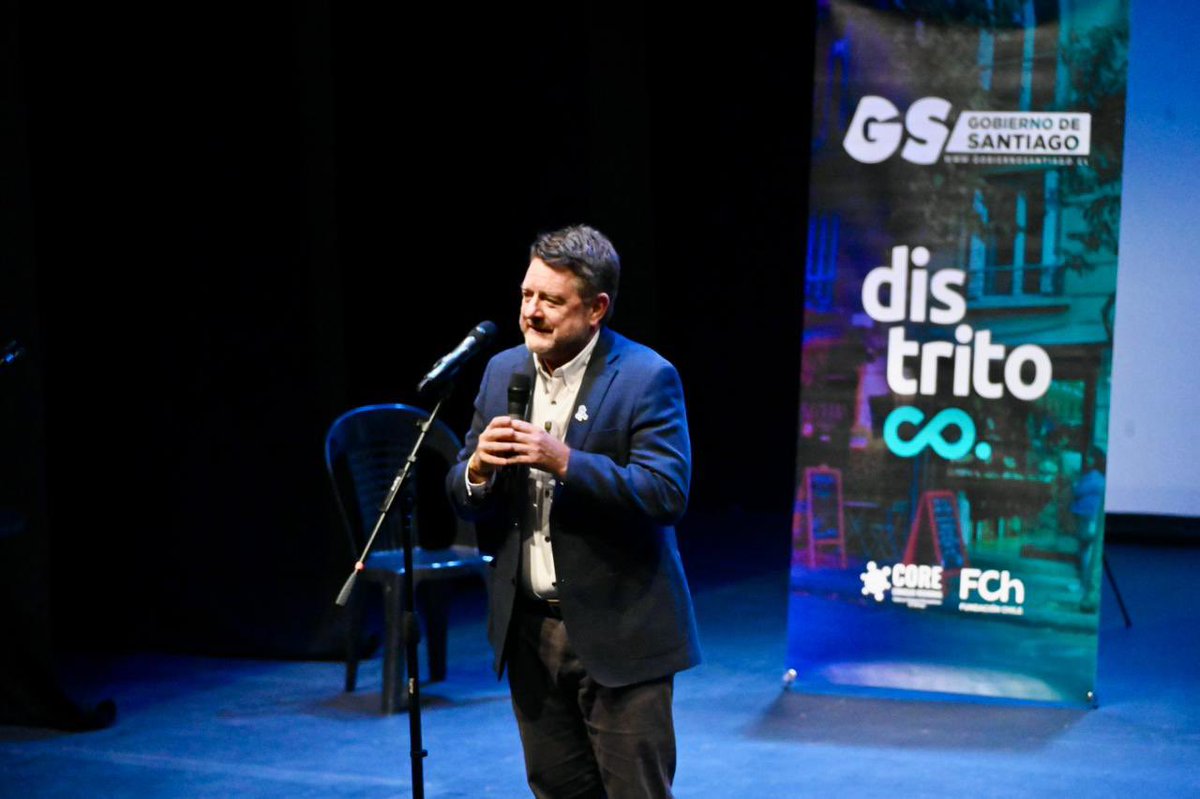 Gob_Santiago's tweet photo. En el marco del programa #DistritoCo, el gobernador inauguró la Corporación Distrito Bellavista, organización sin fines de lucro que reúne a empresarios, vecinos, municipalidades y locatarios para fortalecer la gestión colaborativa en uno de los barrios + emblemáticos de la #RM. https://t.co/V52ozP3BLt