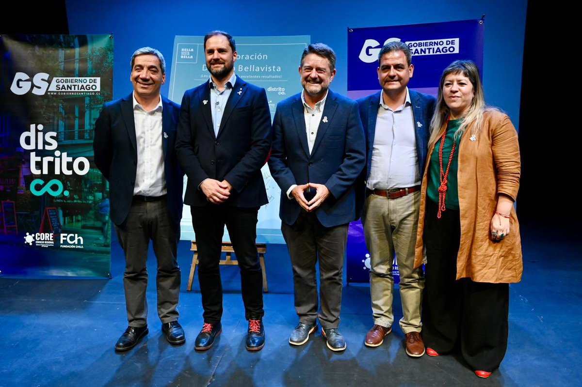 Gob_Santiago's tweet photo. En el marco del programa #DistritoCo, el gobernador inauguró la Corporación Distrito Bellavista, organización sin fines de lucro que reúne a empresarios, vecinos, municipalidades y locatarios para fortalecer la gestión colaborativa en uno de los barrios + emblemáticos de la #RM. https://t.co/V52ozP3BLt