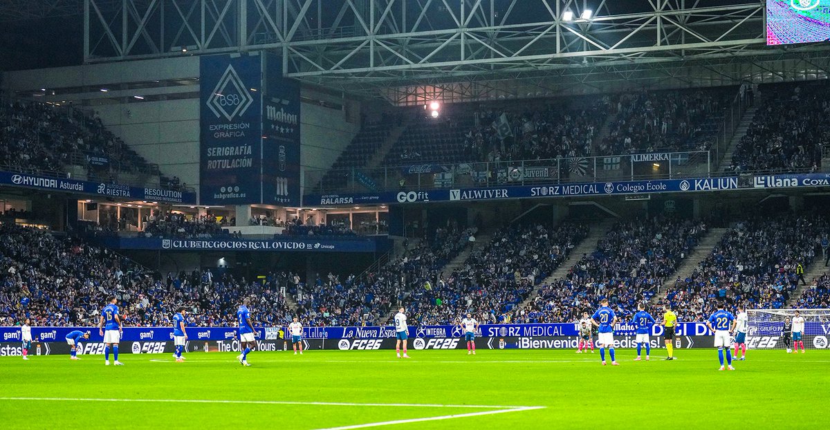 brfootball's tweet image. Oviedo and Espanyol stood still for the first 15 seconds of their match to protest Barcelona and Villarreal's game in Miami.
La Liga teams plan to do the same throughout the weekend to oppose the move 🙅♂️