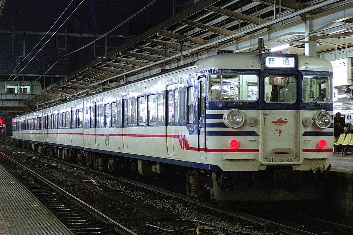 ポム (@cb5rkk6nhsh0cqa) on Twitter photo <a href="/shuninpalm/">shuninpalm@「蒲鉄時代Ⅱ」「蒲鉄時代」「蒲原鉄道こぼればなし」委託中</a> ポンコツ感アップ、貫通扉から湘南色が…。 #クハ115-37
元をたどれば新カヌ←静ヌマ←北ヤマと転属。当車もポムと同じ1963年製。
今や両膝人工関節に置換え、老骨にムチ打って走り回る姿はポムと同じでした。おいらは多い日で18000歩(11km)狭い店内を歩きます😅
#115系 #みんなで115系の写真を出そう <a href="/shuninpalm/">shuninpalm@「蒲鉄時代Ⅱ」「蒲鉄時代」「蒲原鉄道こぼればなし」委託中</a> ポンコツ感アップ、貫通扉から湘南色が…。 #クハ115-37
元をたどれば新カヌ←静ヌマ←北ヤマと転属。当車もポムと同じ1963年製。
今や両膝人工関節に置換え、老骨にムチ打って走り回る姿はポムと同じでした。おいらは多い日で18000歩(11km)狭い店内を歩きます😅
#115系 #みんなで115系の写真を出そう