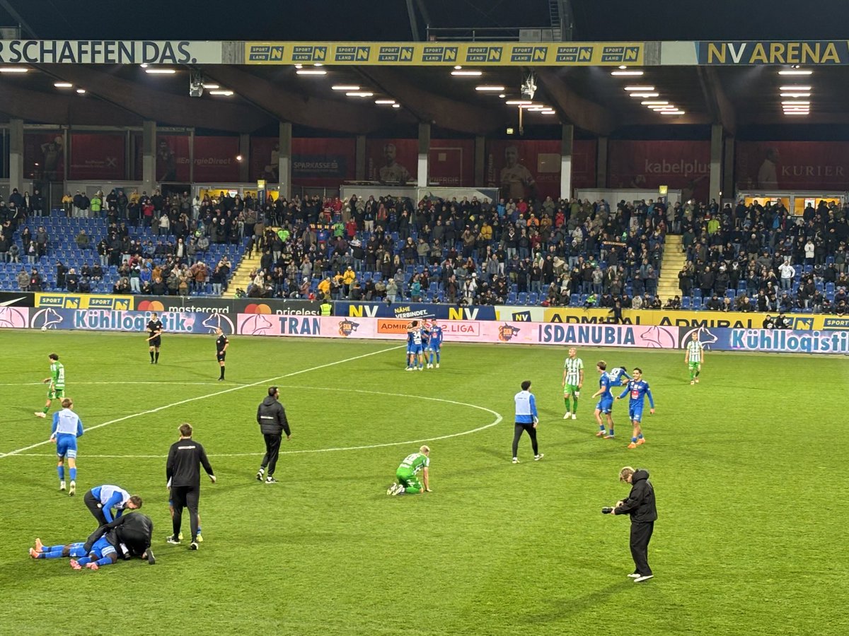 AlexHuber81's tweet image. Ganz später, sehr intensiver Jubel der 2271 Zuschauer in St. Pölten. #Amoah schießt den ⁦@SKNStPoelten⁩ in Minute 96 zum verdienten 1:0-Sieg gegen ⁦@AustriaLustenau⁩. #ligazwa