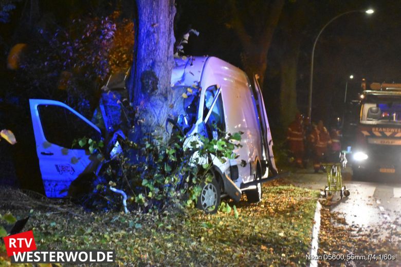 Bestuurder raakt bekneld bij ongeval Westerlee