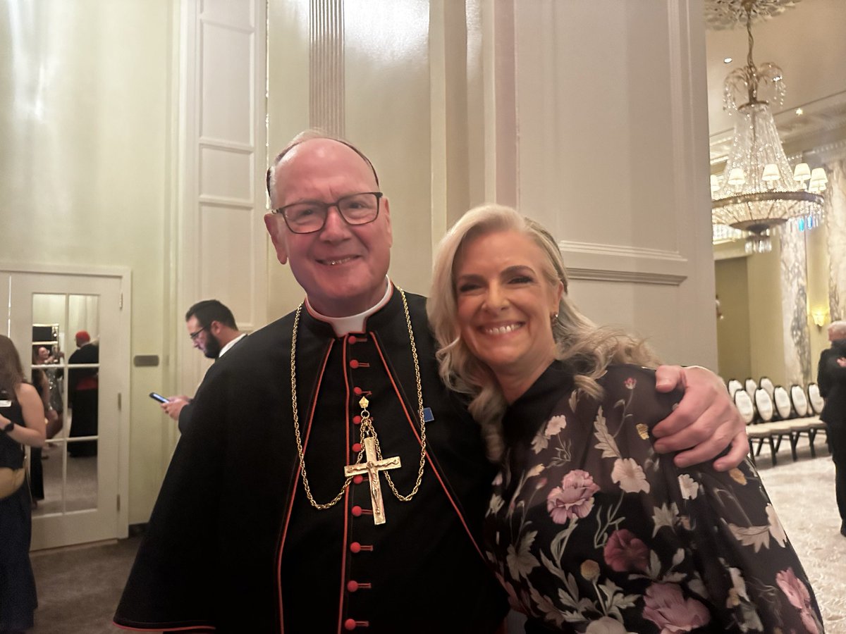JaniceDean's tweet image. More pictures from last night. Thanks to our friend @kilmeade for inviting us. We truly are a family and love hanging out together. #AlSmithDinner
