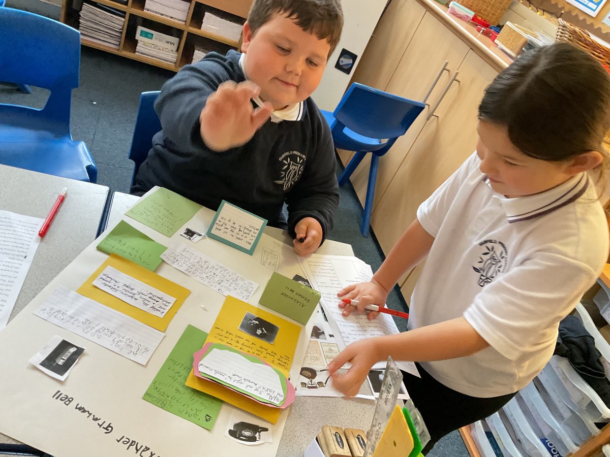 FPS_4_BStorms's tweet image. Having fun investigating our scientific inspirational person, Alexander Graham Bell. We are presenters.#fpsscience