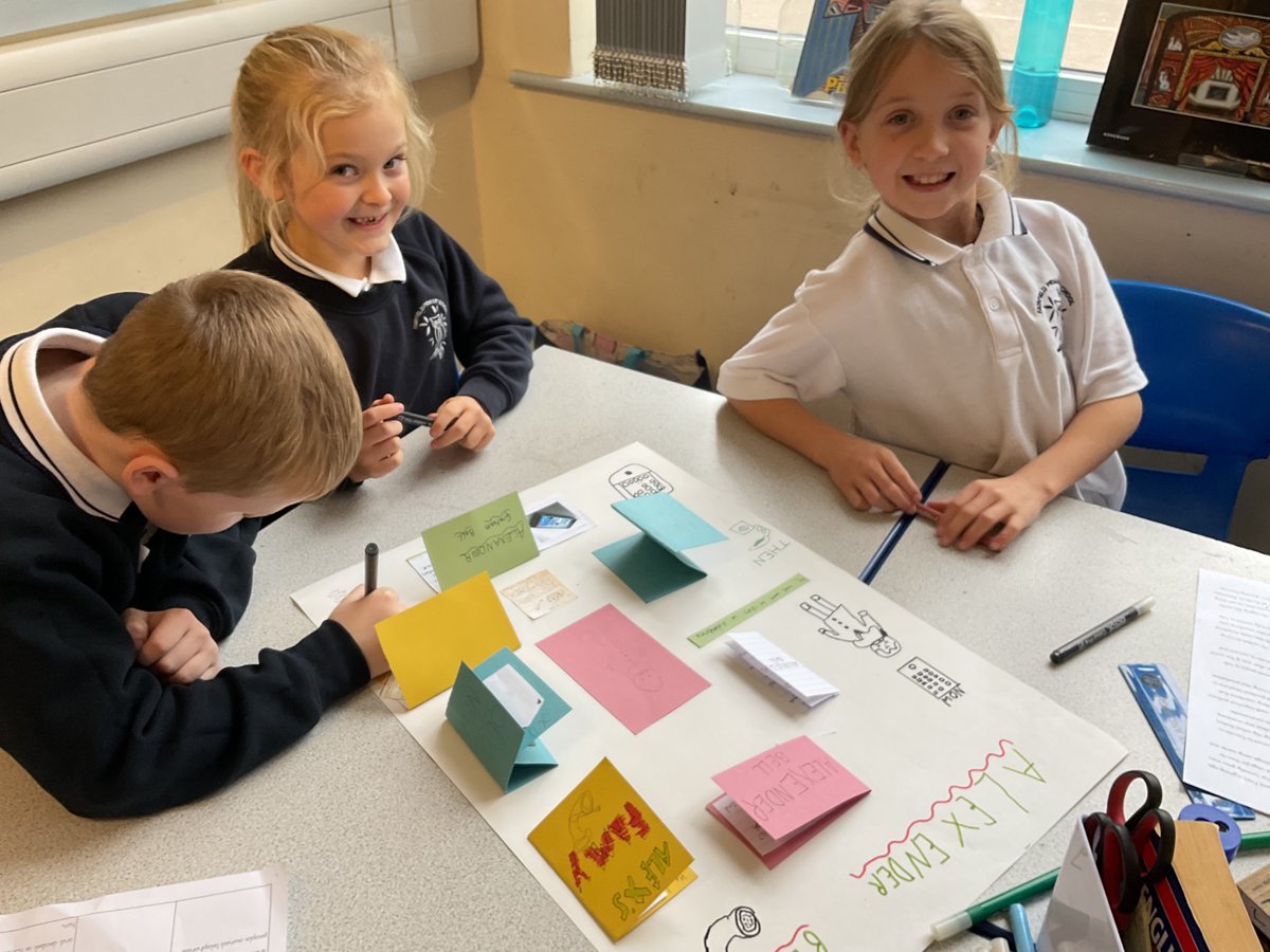 FPS_4_BStorms's tweet image. Having fun investigating our scientific inspirational person, Alexander Graham Bell. We are presenters.#fpsscience