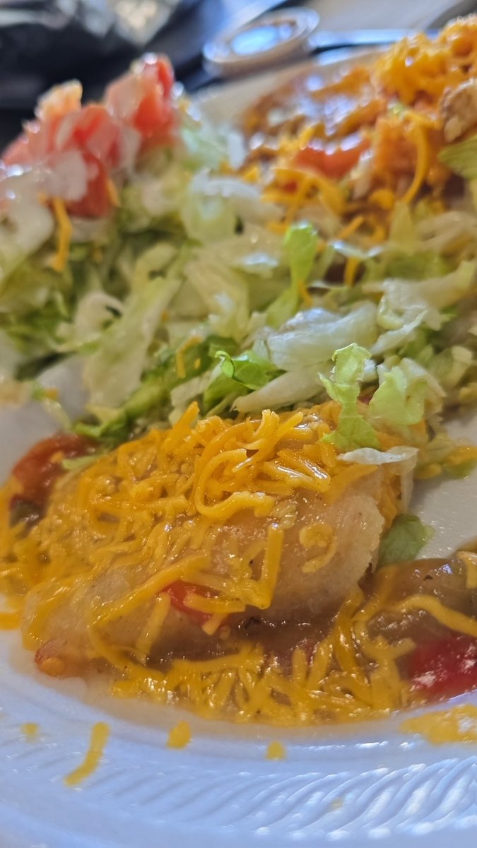 ProcessServerOK's tweet image. Mental note: When an Oklahoma Boy is visiting New Mexico and orders food. If they MENTION it has green sauce there is a reason, they are actually just warning you!! Holy hell. 🌶️🥵
