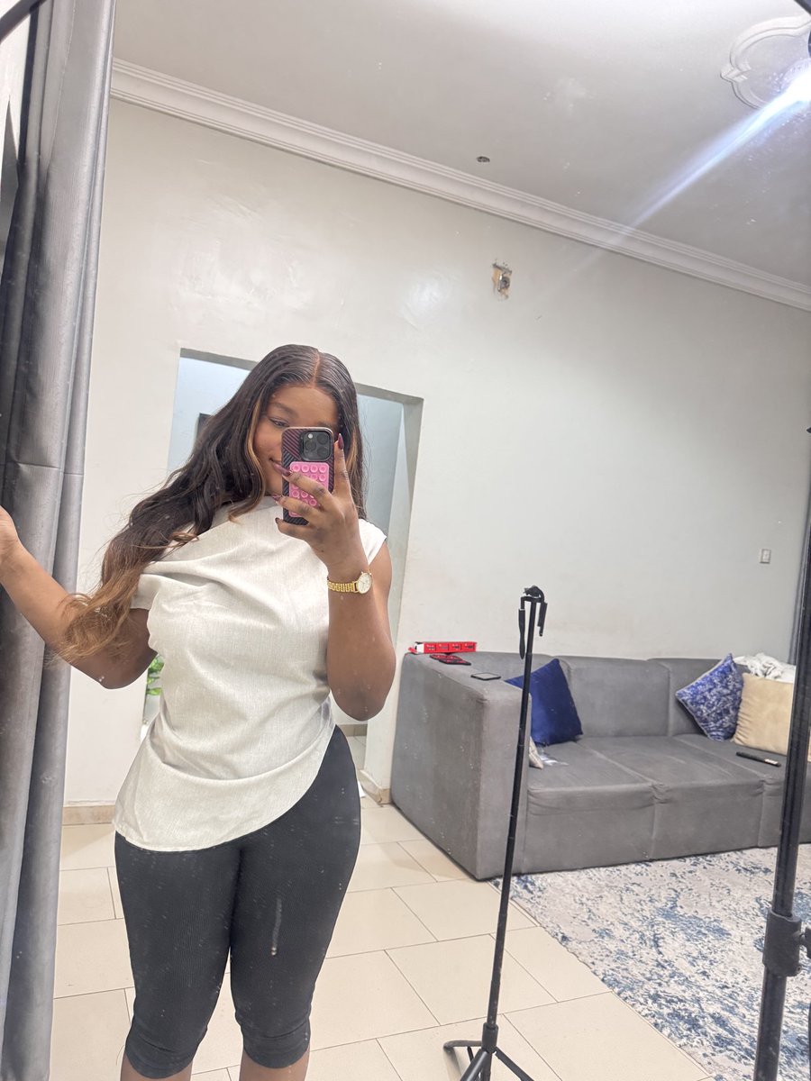 adeife_adeoye's tweet image. Ignore the semi dirty mirror 😜