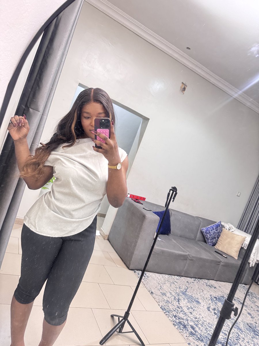 adeife_adeoye's tweet image. Ignore the semi dirty mirror 😜