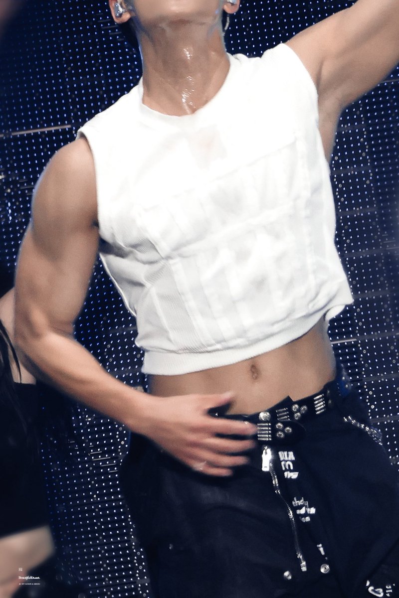 funiwolves's tweet image. tomava de canudinho