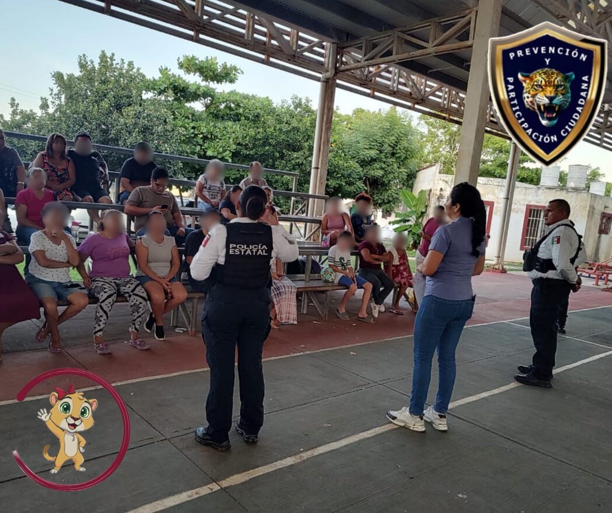 CEPREDECAM's tweet photo. En el Fracc. #PaseosDeCampeche, la #SPSC realizó una reunión vecinal para fortalecer la #RedVecinal .
Se abordaron temas de seguridad, #MujerValiente, #PolicíaDeTodos y la campaña #ElFentaniloTeMata 🚔.
¡Unidos construimos comunidades más seguras y solidarias! 
#CampecheSeguro https://t.co/tzt3is7gSC