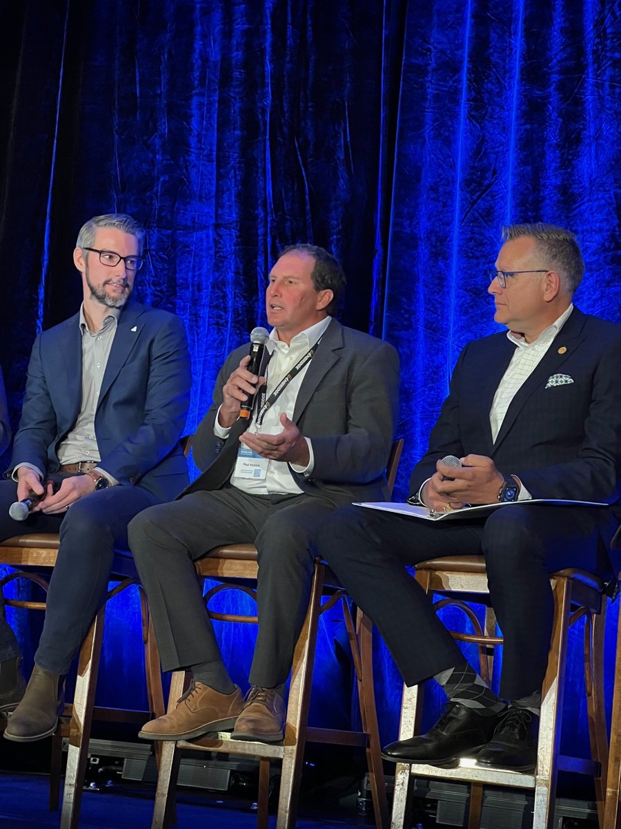 wowcinc's tweet image. Engaging discussions at #WOMC2025 during today’s fireside chat with Western Region Ministers and MPPs. Their participation highlights the strong partnership between all levels of government as we work together to strengthen communities across Western #Ontario.

#ONpoli #ONMuni