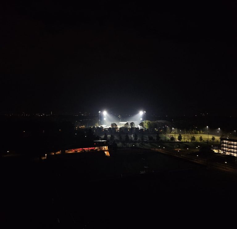 SVVitesse's tweet photo. Vitesse verlaat Eindhoven met 3 punten. Na een mooie 0-4 overwinning staat Vitesse weer in de pluspunten!➕️2️⃣ 💛🖤🦅
Fijne avond, Vitessenaren🦅🔥
#Vitesse #FCEVit https://t.co/KdVRWyO4Gy