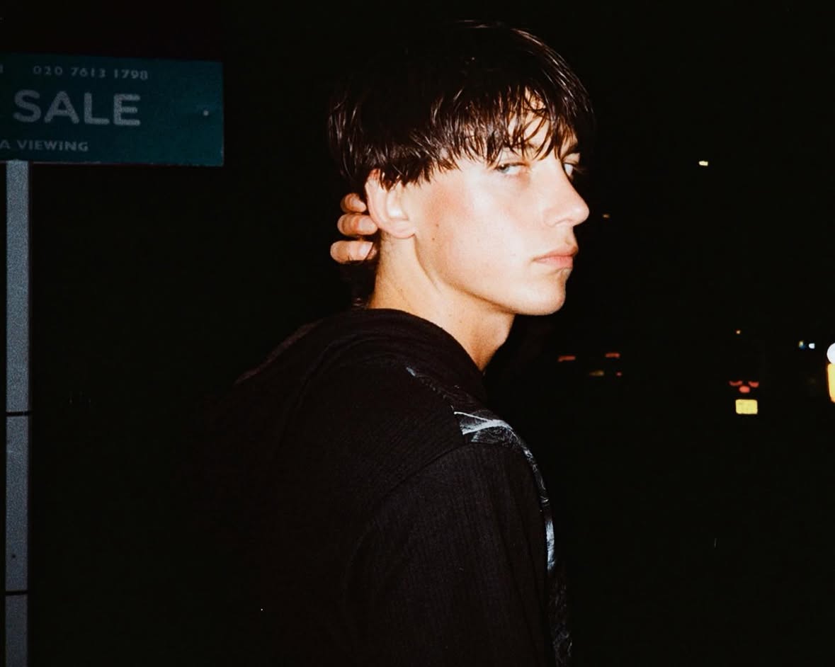 DannyRole's tweet image. I C U

#LGBTQIAAutumnWhispers