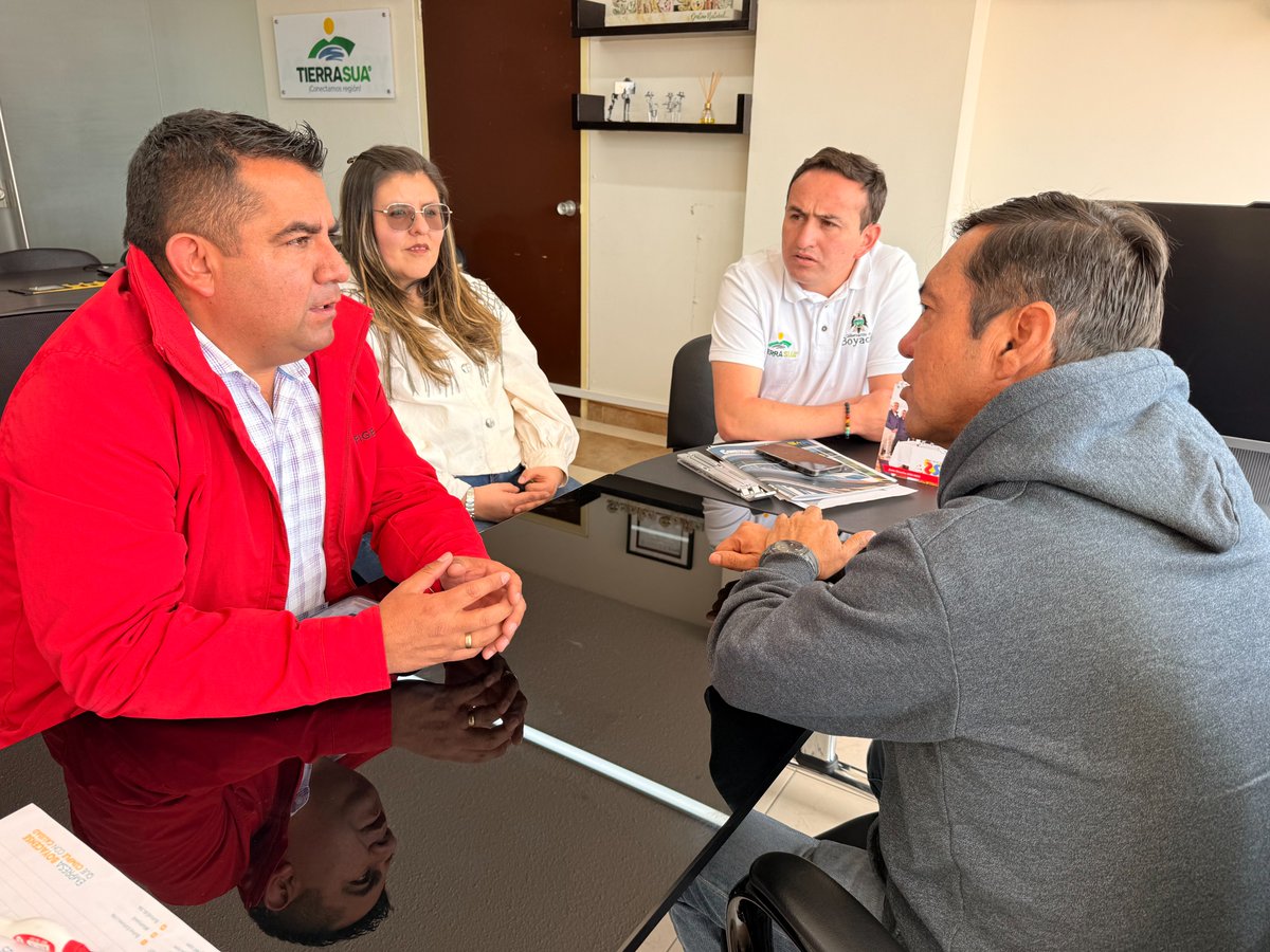 John Carrero (@john_carrero) on Twitter photo 🚜Seguimos escuchando y atendiendo a los territorios.
Hoy, en la gerencia de <a href="/TierraSuaBoyaca/">TierraSua S.A.S</a>, recibimos la visita de la Alcaldia La Uvita, el ingeniero Luis Guillermo Berrío, quien nos compartió las necesidades del municipio y la solicitud de maquinaria para el mantenimiento de 🚜Seguimos escuchando y atendiendo a los territorios.
Hoy, en la gerencia de <a href="/TierraSuaBoyaca/">TierraSua S.A.S</a>, recibimos la visita de la Alcaldia La Uvita, el ingeniero Luis Guillermo Berrío, quien nos compartió las necesidades del municipio y la solicitud de maquinaria para el mantenimiento de