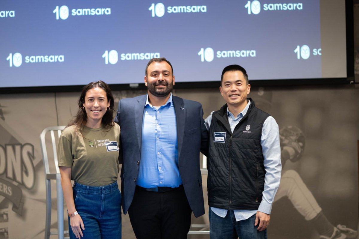 Samsara's tweet image. What does operational innovation look like at 100+ airports? Just ask Alaska Airlines. ✈️

At our recent employee fireside chat in Seattle, we had the chance to hear from Mehdi Jnah, who’s leading the charge in using Samsara’s platform to protect teams, improve visibility, and…