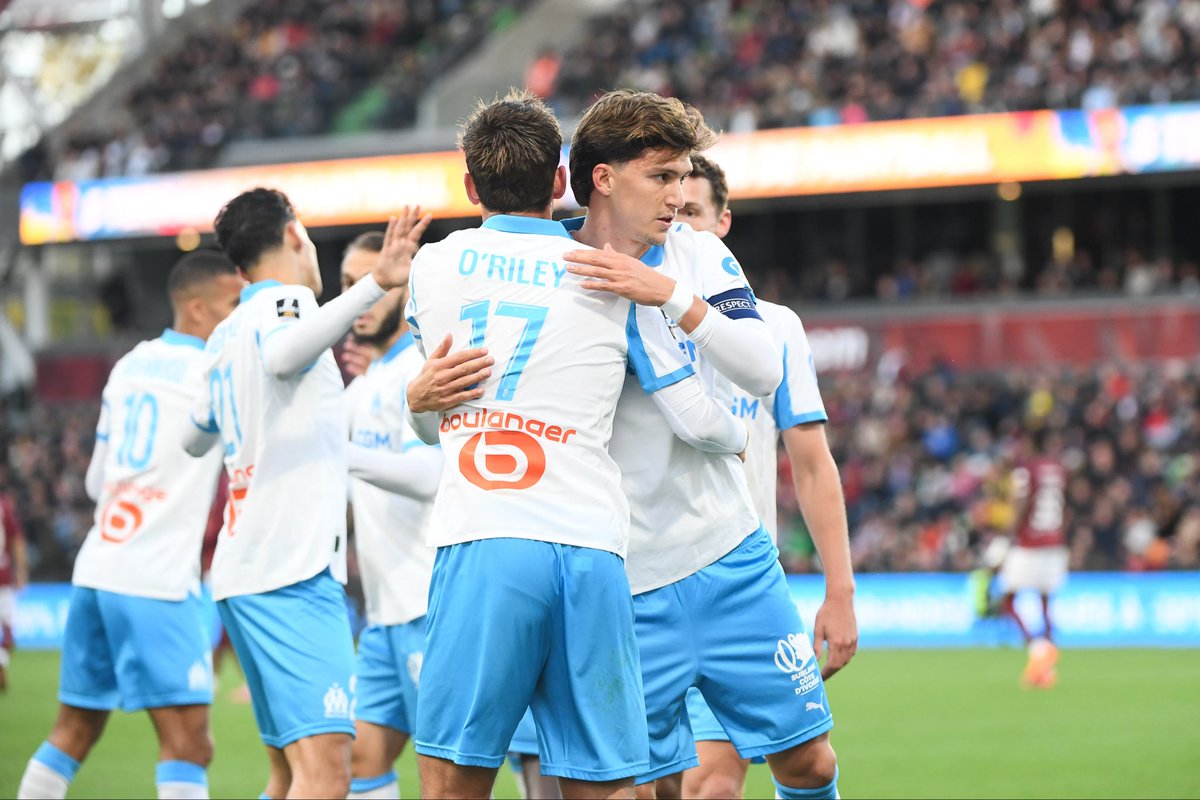 ActuFoot_'s tweet image. 🚨 𝗟’𝗢𝗠 𝗘𝗧 𝗟’𝗢𝗟 𝗢𝗡𝗧 𝗟’𝗢𝗖𝗖𝗔𝗦𝗜𝗢𝗡 𝗗𝗘 𝗣𝗔𝗦𝗦𝗘𝗥 𝗟𝗘𝗔𝗗𝗘𝗥 𝗗𝗘 𝗟𝗜𝗚𝗨𝗘 𝟭 🇫🇷 𝗗𝗘𝗠𝗔𝗜𝗡. 🥇