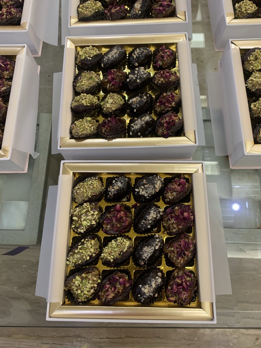 tinkerbell9958's tweet image. Results of our 2 am efforts- Trinity boxes ready for dispatch.
Tri flavoured dates - Gulkand dates, Kunafa dates & Dark chocolate almond dates ….🤩✨⚡️🙏🏻
