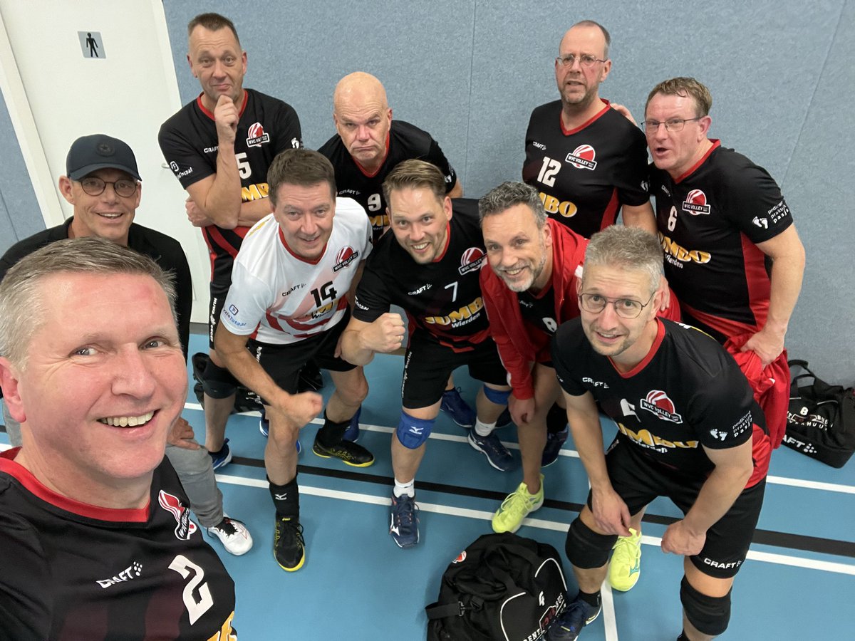 We reizen af naar Diepenheim op bezoek bij TimeOutHeren4. Zonder coach <a href="/twintoon50/">Ton Schelfhorst 🇳🇱</a> , maar met <a href="/GWiesnekker/">g-j wiesnekker</a> 😀 Weinig te melden en met 5 kwartier klaar 0-4 eraf 😌#GoTeamWVC🔴⚫️