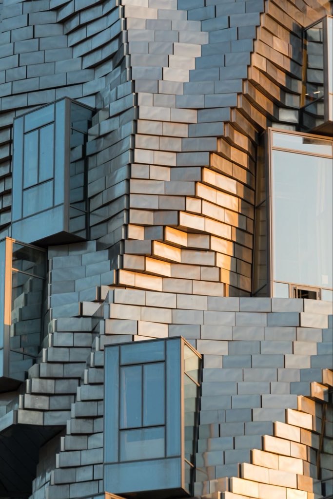 luusssso's tweet image. The LUMA Tower by architect Frank Gehry

📍Arles, France