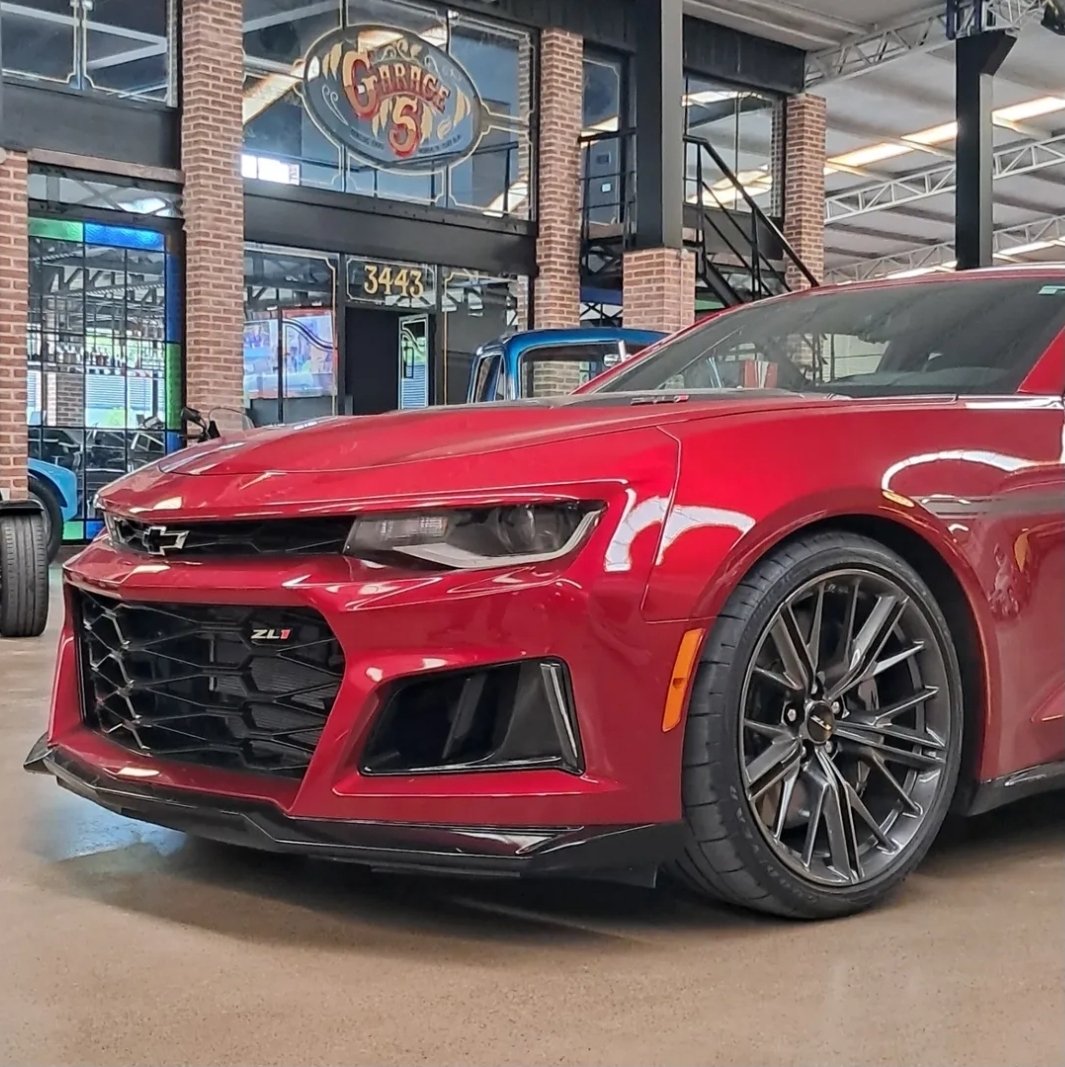 chinoferragina's tweet image. Recién ahora sale a la luz este Camaro ZL1 Versión "The Exorcist", llegó a nuestro país a principio de año.
Edición limitada a 100 unidades, con 1000 caballos, y esta es la única unidad manual de todas! 🫡