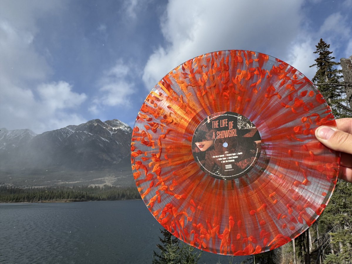 When I tell you I HAD to get Tiny Bubbles Red Lipstick and Lace in the sunlight the minute I picked it up.  It’s beautiful.