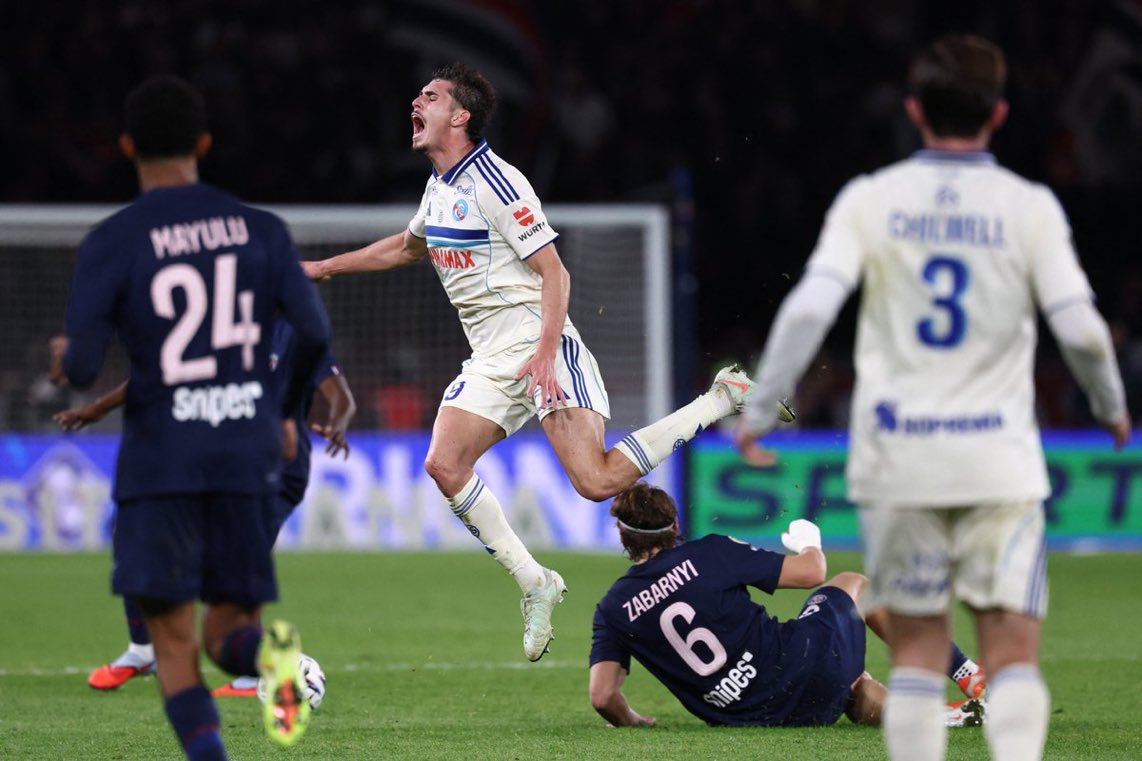 Bluecoxtra's tweet image. #InExperience: Strasbourg has lost 27 points after leading the score since the start of last season in Ligue 1, more than any other team during this period. Ouch.

(@OptaJean) #PSGRCSA #BlueCo