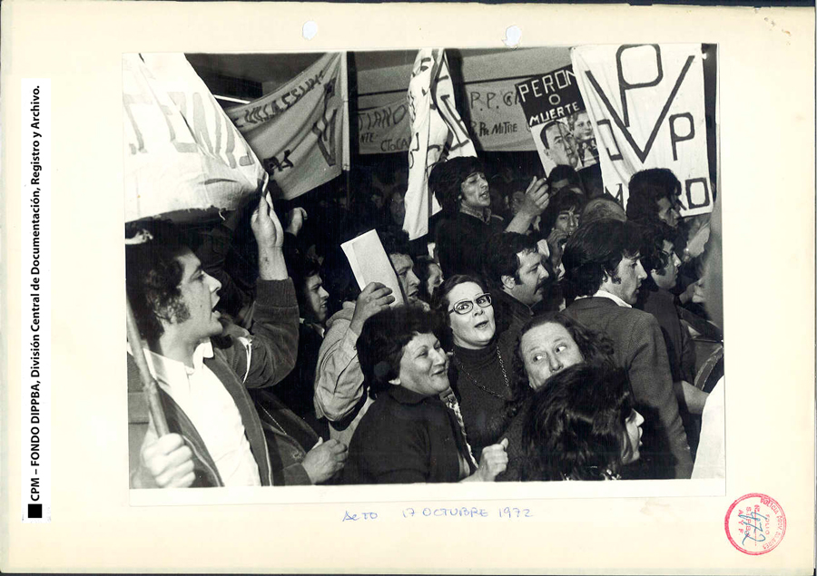 El #17deOctubre en la mirada de los servicios de inteligencia

En el archivo de la Dirección de Inteligencia de la Policía de la Provincia de Buenos Aires hay un legajo que tiene como rótulo esa fecha, está integrado por más de 3.400 fojas.

🧵Historia y espionaje. En este hilo