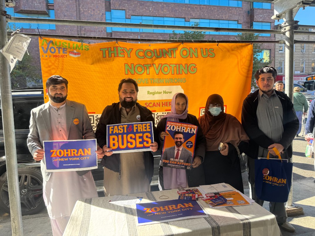 muslim_votes's tweet photo. πΆββοΈ Brooklyn in action!
Muslim Vote Project, @DRUMBeatsNYC & volunteers hit the streets to help neighbors register to vote and spread @ZohranKMamdani βs vision for a just NYC. πͺπ½π³οΈ
#MuslimVoteProject #ZohranMamdani #NYC2025 #CommunityPower https://t.co/KUE7LEofN9
