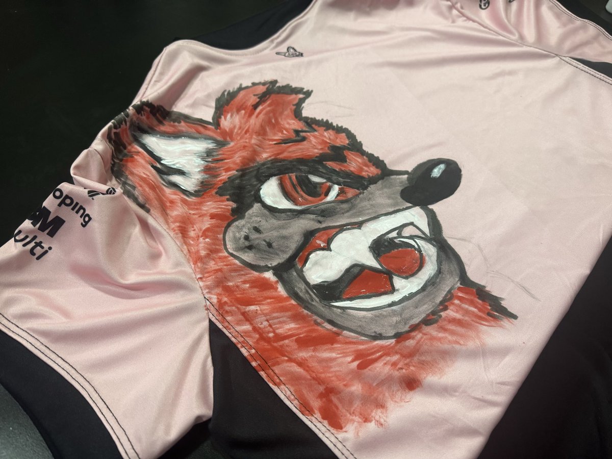 REDCanids's tweet photo. Hoje rolou a oficina interna dos funcionários pra personalizar as PINK CANIDS!

Já pensou como VOCÊ 🫵 vai personalizar a sua? https://t.co/Bnsbz1LQuY