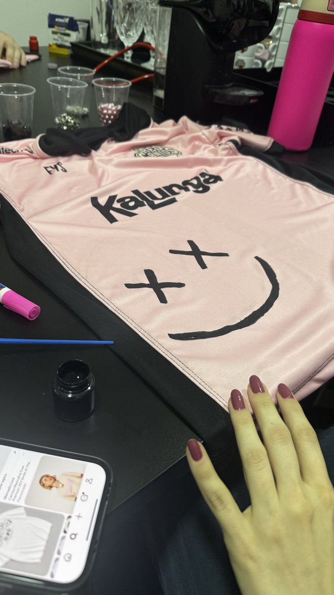 REDCanids's tweet photo. Hoje rolou a oficina interna dos funcionários pra personalizar as PINK CANIDS!

Já pensou como VOCÊ 🫵 vai personalizar a sua? https://t.co/Bnsbz1LQuY