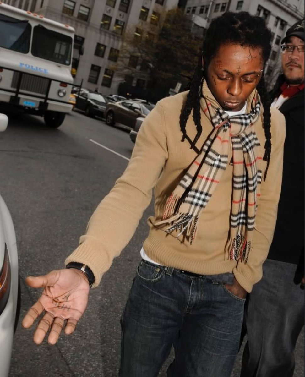 heIIamud's tweet image. Lil Wayne in Burberry on his way to the courthouse ‘2009’