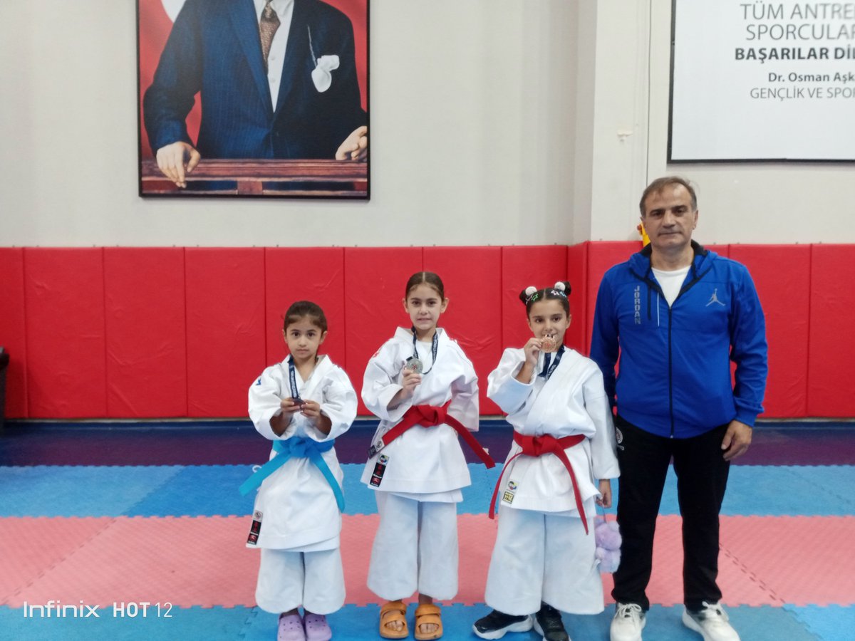 CUMHURİYET BAYRAMI İSTANBUL KARATE ŞAMPİYONASINDA KAMİL ÜCİ SPOR KULÜBÜ SPORCULARIMIZ BAŞARILARI İLE TAKTİR TOPLADI