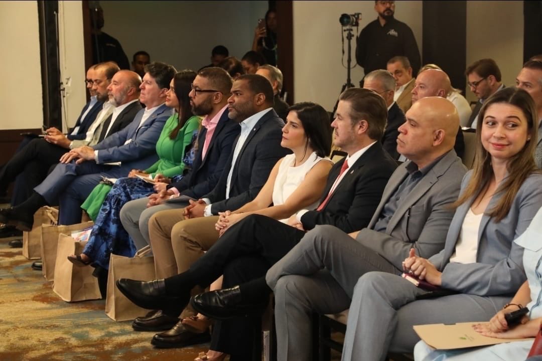 DGAPPRD's tweet image. El director ejecutivo de la DGAPP, Andrés Lugo Risk, participó en el 2.º Foro sobre Turismo Inmobiliario de ADETI. Las APP impulsan el turismo de experiencias en RD y proyectos como Port Samaná reflejan el potencial transformador del modelo. #DGAPP #APP