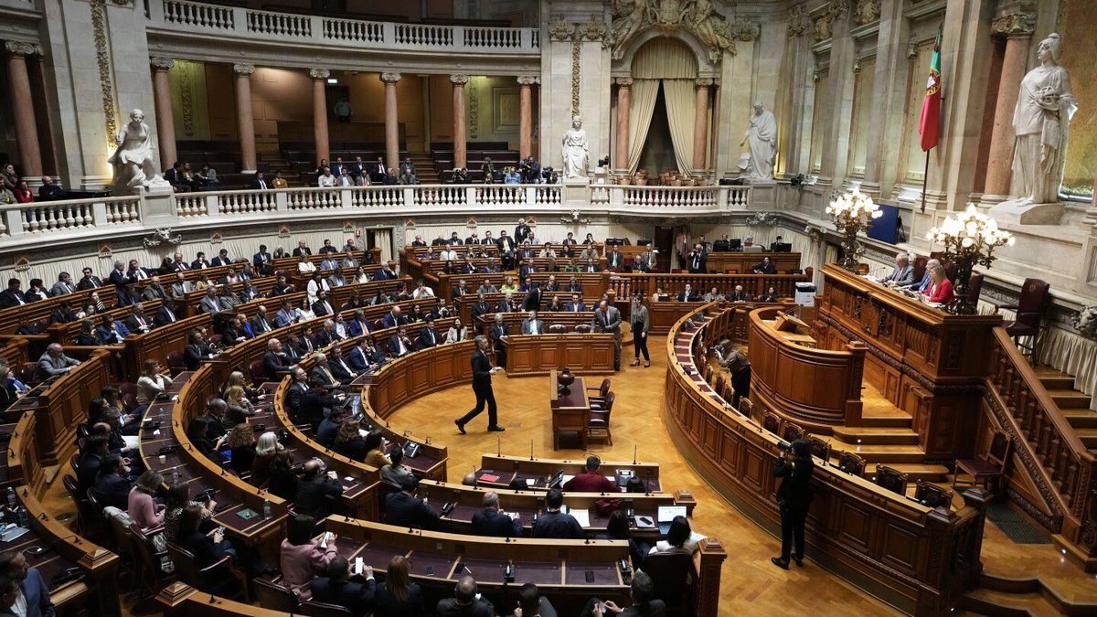 Inevitablewest's tweet image. 🚨BREAKING: Portuguese Parliament has passed a law banning the Burqa and Niqab in all public spaces
A massive win for women's rights! 🇵🇹
