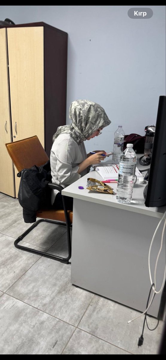 annen nöbetindeyken bile bulduğu boşluklarda tus çalışırken böyle gözüküyordu..