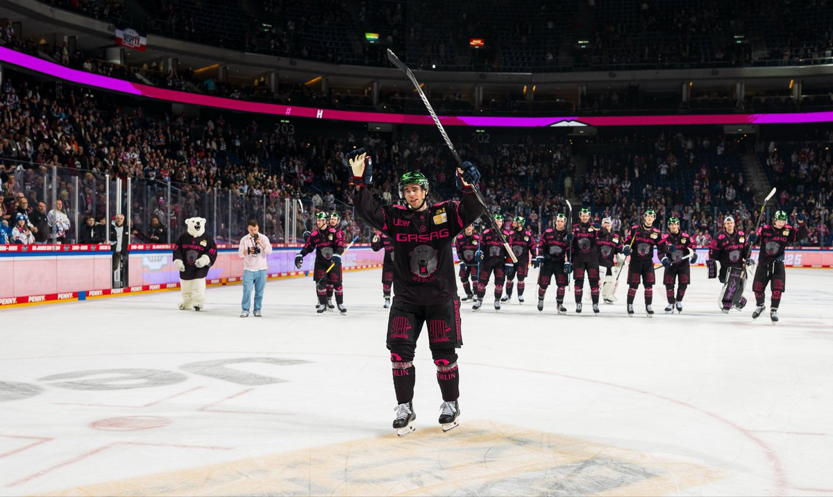 Der fünfte Ligasieg in Folge war nicht nur geprägt von dem schon gewohnten unbedingten Einsatz, sondern auch von spielerischer Klasse aus Zeiten voller Reihen! Mehr dazu im Spielbericht!

Viel Freude beim Lesen!👇👇👇

eishockey-berlin.de/eishockey/2025…

📸: City-press GmbH