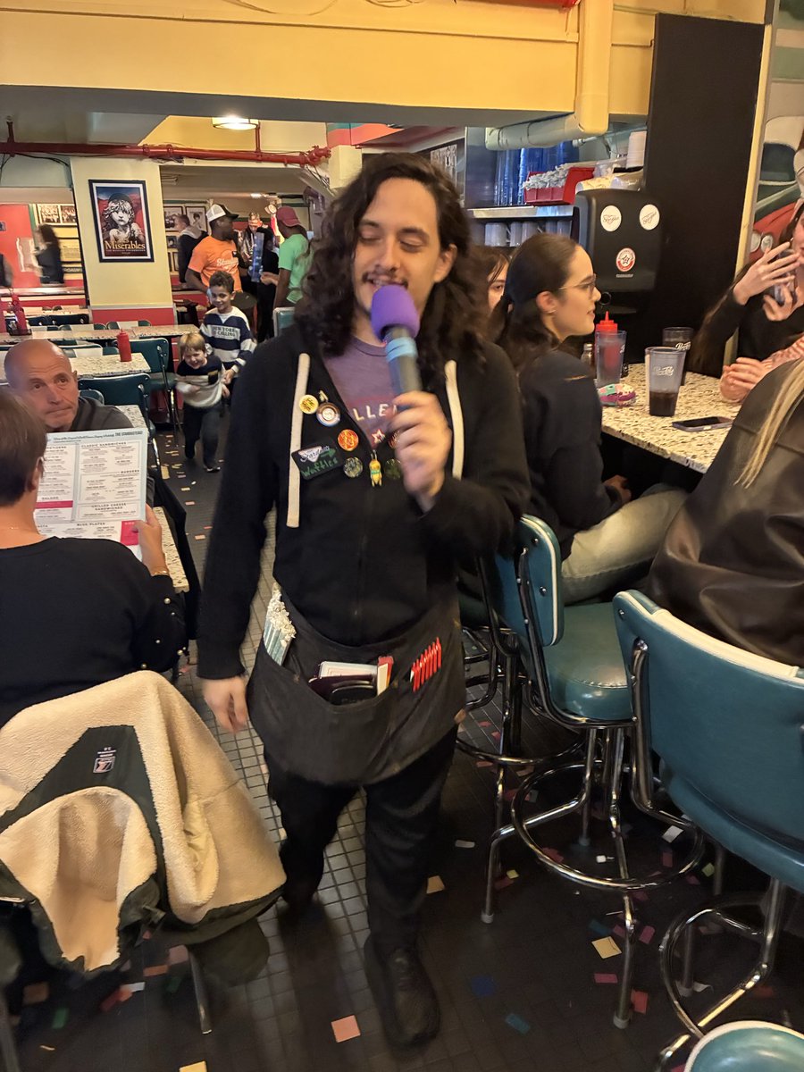 Thank you to Ellen’s Stardust Diner for entertaining a group of Jet lagged brits with some high energy Hamilton, ABBA, Grease and Pink Pony Club!