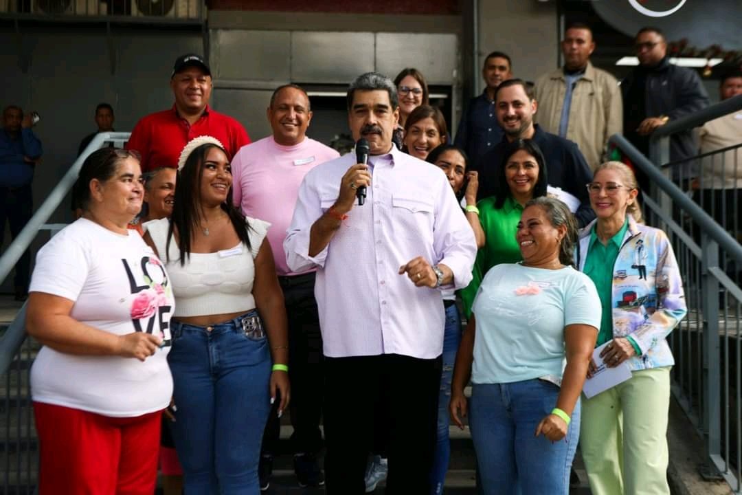 📌En su intervención del viernes 17 de octubre, el presidente Nicolás Maduro agradeció al pueblo y gobierno de Cuba por el apoyo ofrecido a los venezolanos.
#CubaConVenezuela