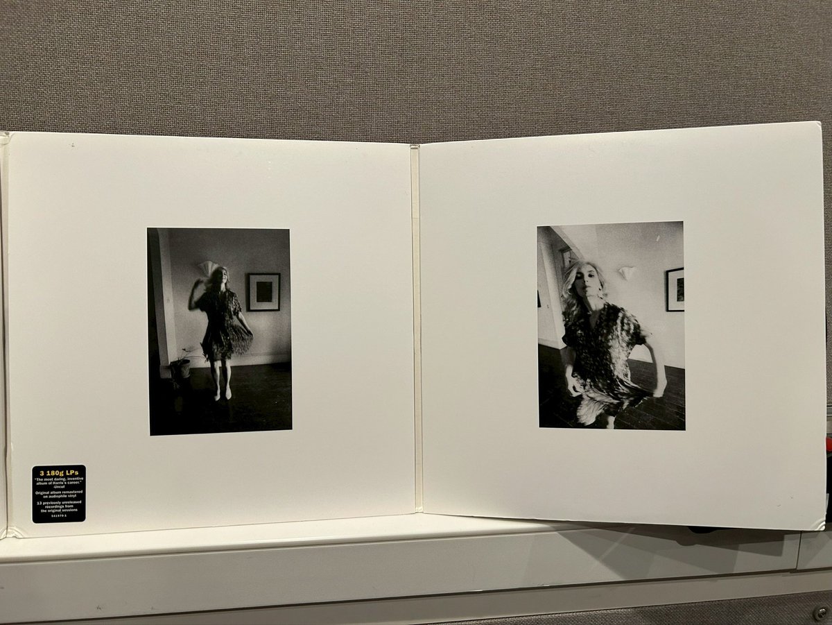 ダニエル・ラノワはU2の『ヨシュア・ツリー』を手がけたプロデューサー。エミール・ハリスは70年代から活躍するカントリー系のシンガソングライダーです