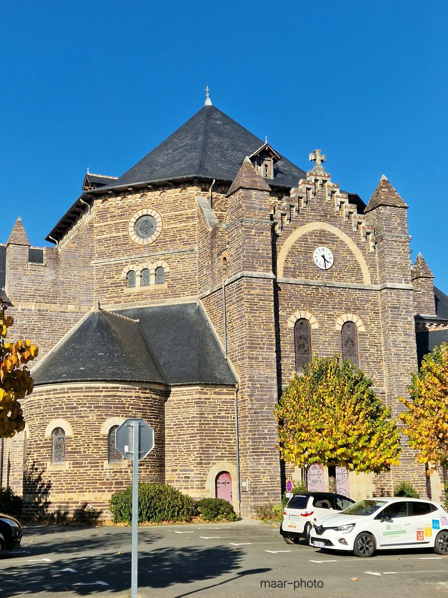 becel_maryvonne's tweet photo. Ce matin j'ai téléphoné à la mairie de MAXENT mais le maire est surbooké en vue d'une EXPO .
L'église de Maxent architecte Arthur Regnault style byzantin.
#maxent #architecture #architecte #bzh #broceliande https://t.co/WoZC9uHEEy