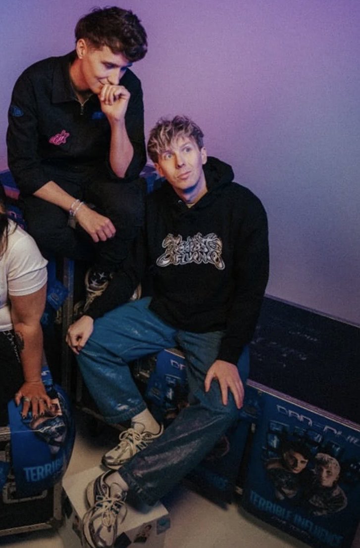 amelia 🌙 tweet media