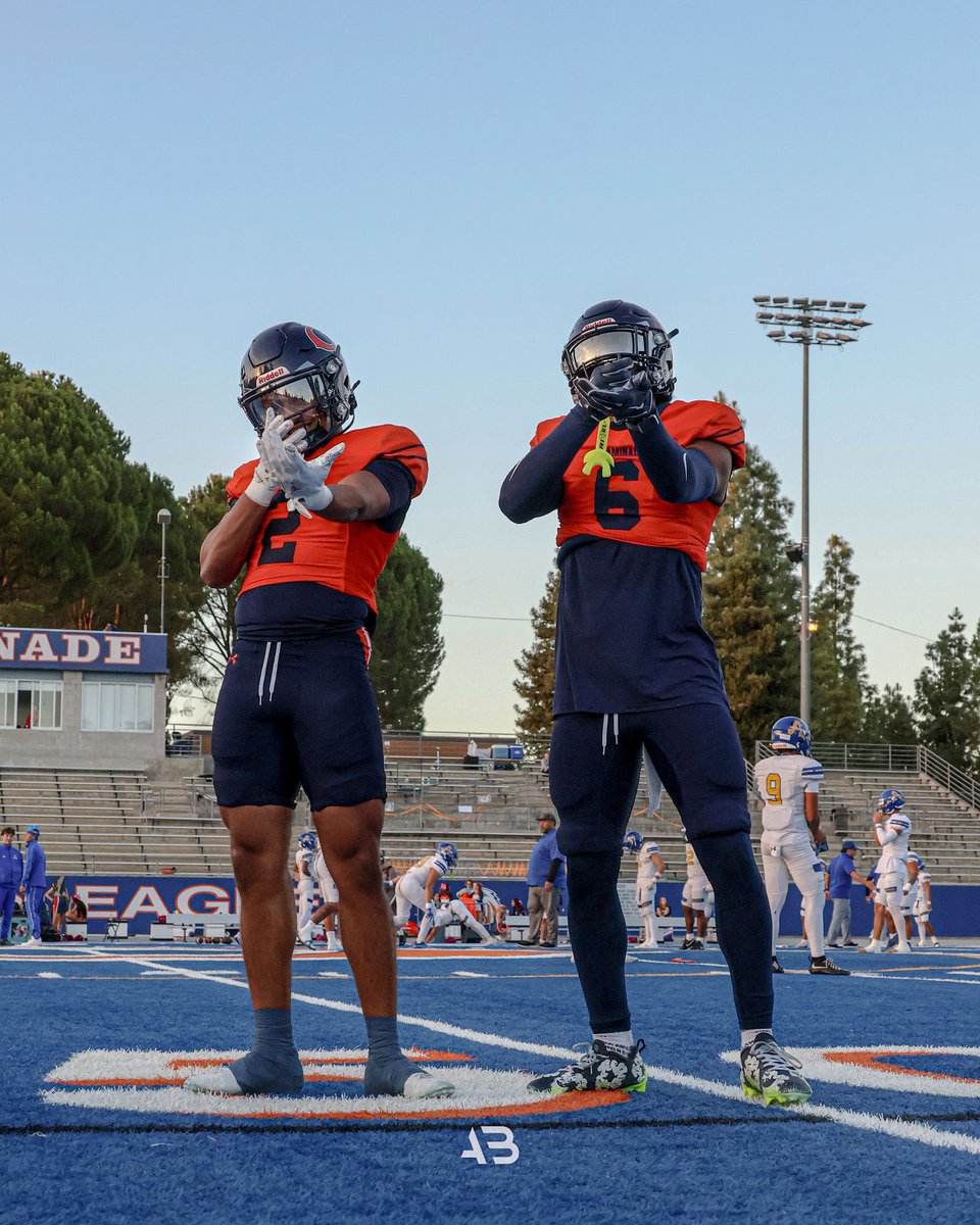 Bryan_GNarcisse's tweet photo. . “Locked in with my brother — mission mode every Friday night 💪🏈 #ChaminadeFootball #Brotherhood”@ElijahWilliiams @NadeFootball @adamgorney @GregBiggins @BlairAngulo Serra. Gametime. https://t.co/yfmmabOaFJ